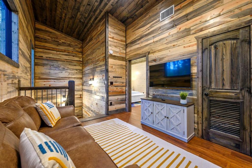 Brand New Luxury 2 Bedroom With Loft And Spa Sleeps 10 Broken Bow Exterior photo