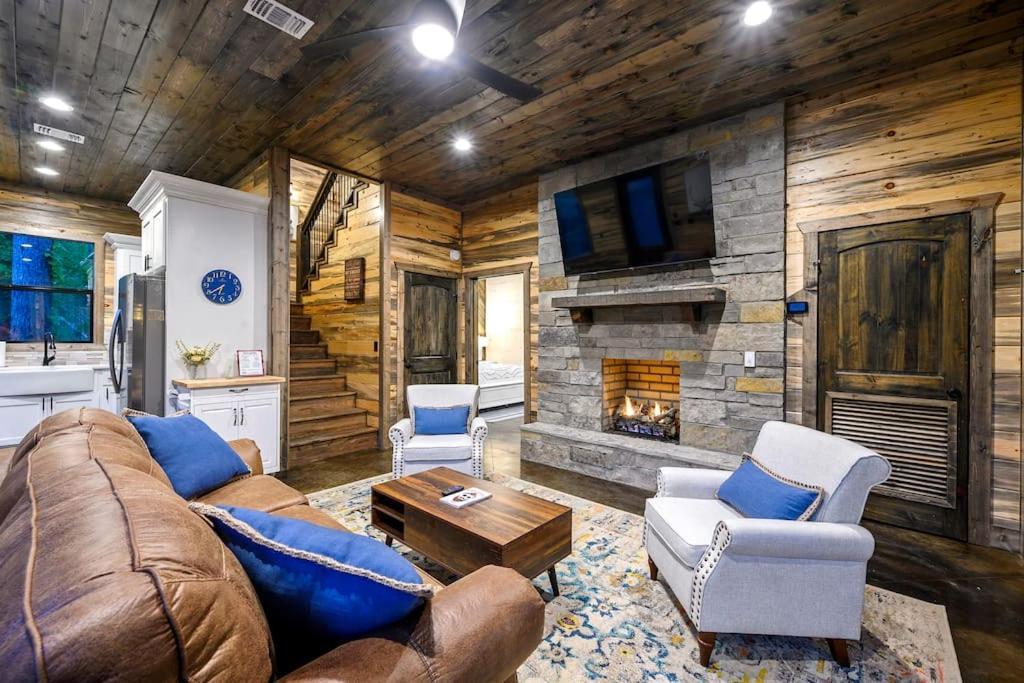 Brand New Luxury 2 Bedroom With Loft And Spa Sleeps 10 Broken Bow Exterior photo